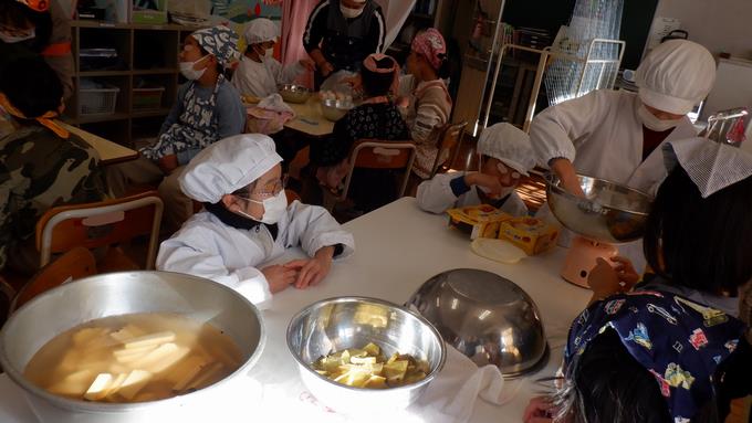 4組 材料を量ります