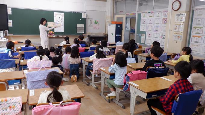 絵本の読み聞かせ