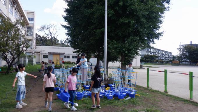 ２年生　水やり