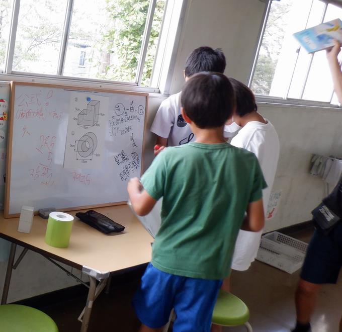 ６年生廊下の学びの場