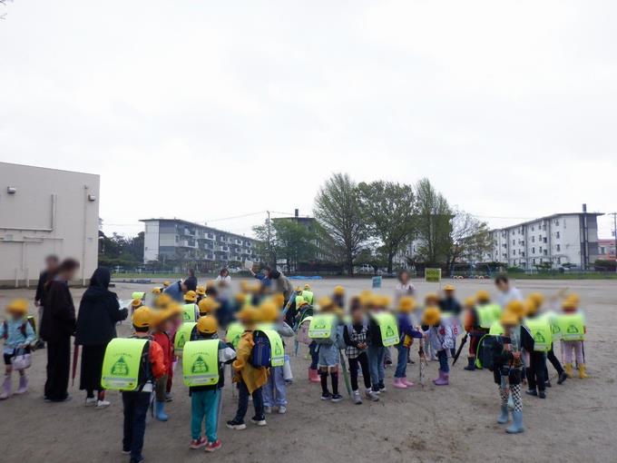 １年生の集団下校です。