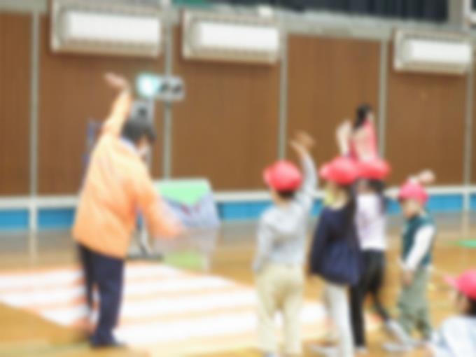 1年生　横断歩道を渡る練習