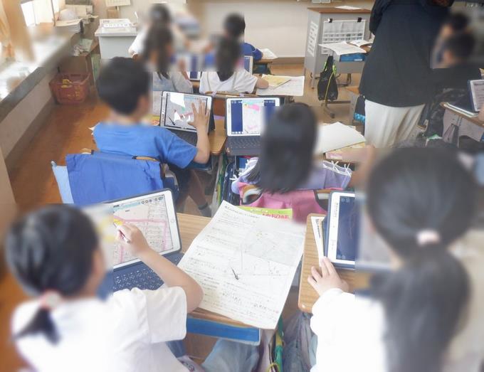 3年生　学区探検の地図を作成