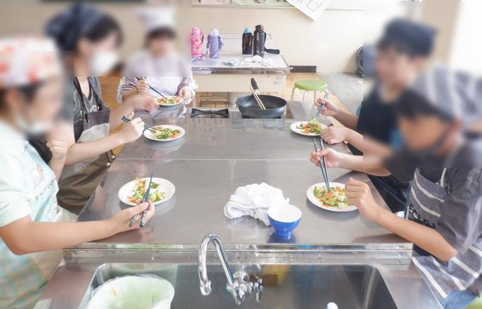 6年生　自分で作った料理は特においしく感じますね