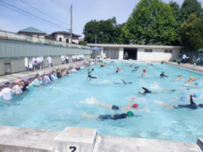 3年生　自分の好きな泳ぎで練習