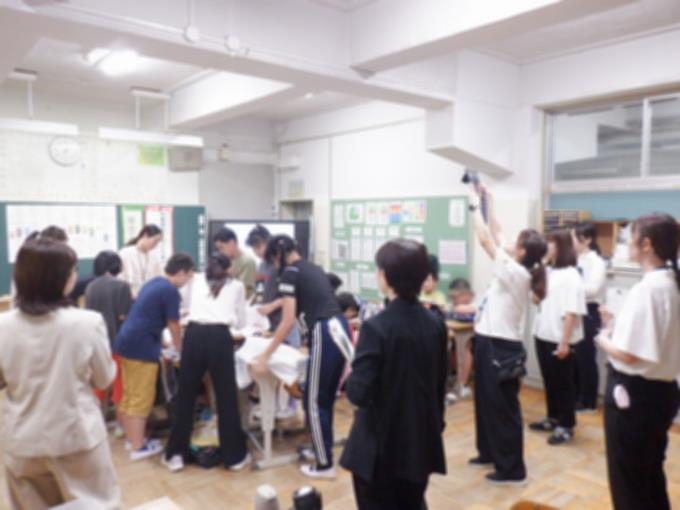 4組　服畳みの学習