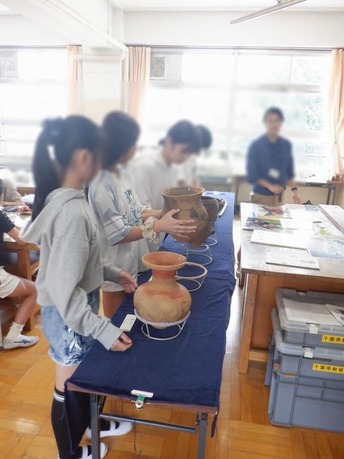 土器を触る体験