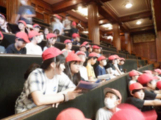 傍聴席に座って議場を見ました