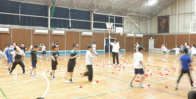 4年生　ばか面踊り玉入れ