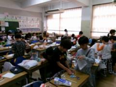 2年生 動くおもちゃの制作