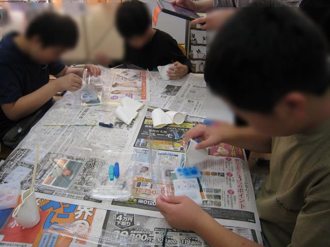 4組　合同作品展の石けんづくり