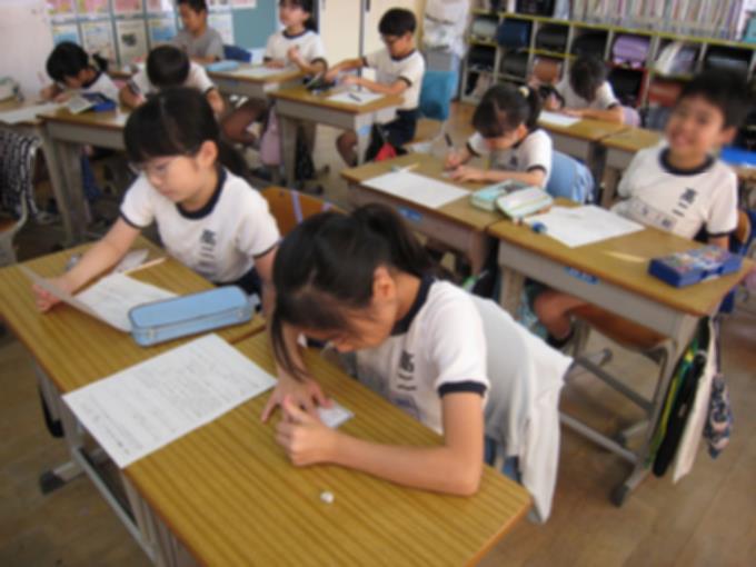 朝学習で前期の振り返りをしています。