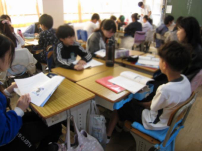 朝学習の様子　6年生