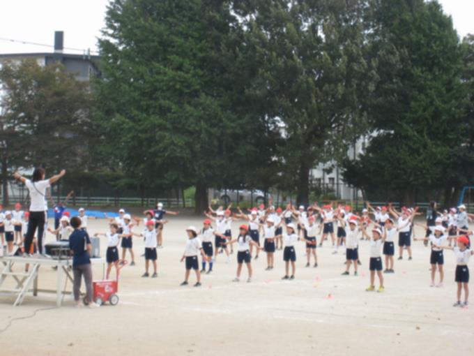 3，4年生　鳴子を持って練習
