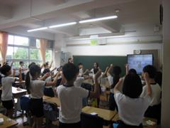 朝から踊りの練習