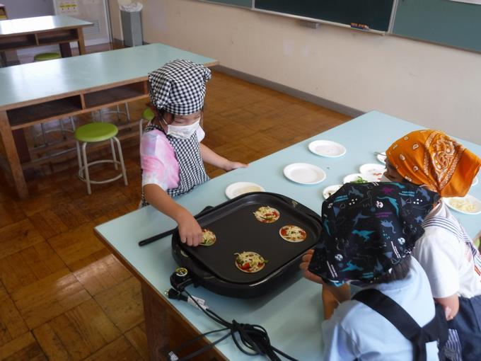 魔法のスパイスがかかった最高のピザ