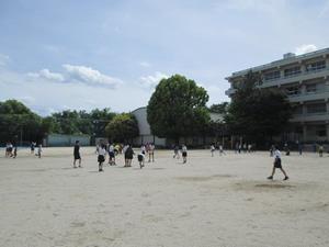 のびのび休みの校庭①