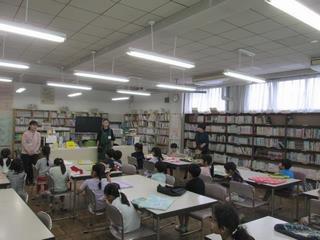 1年・図書の時間①
