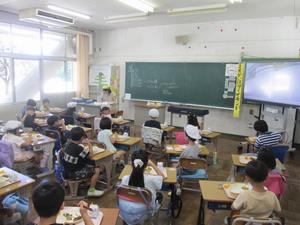 給食の時間(1年②)