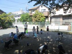 日陰で休憩中