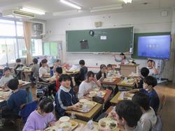 給食の時間(5年生)