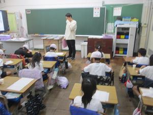 フッ化物洗口の様子(1年①)