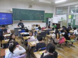 給食中の1年生①