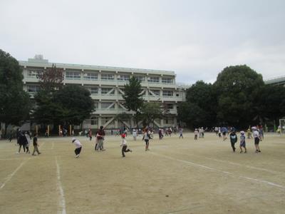 のびのび休みの校庭②