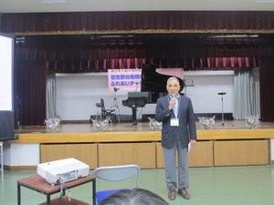 会長さんの挨拶(高郷小の学校運営協議員さん)
