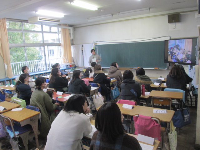 懇談会の様子(6年)