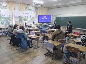 懇談会の様子(2年)