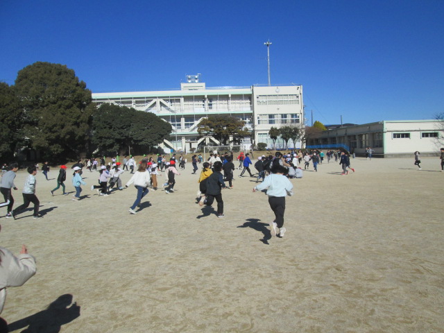 避難訓練の様子・校庭①