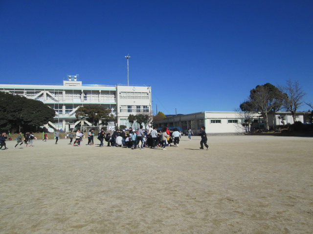 避難訓練の様子・校庭②