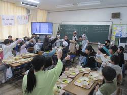 6年なかよし給食(2年生と①)