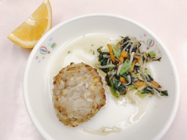 切干大根入りハンバーグ、磯香和え