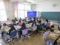 もりもりいただく4年生