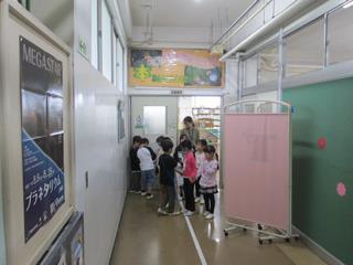 図書室前