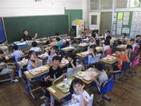 給食をいただく1年生③