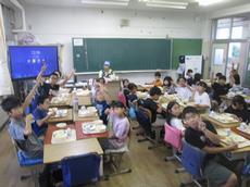 給食時間の4年生③