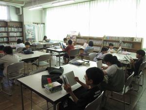 図書の時間(4年生)