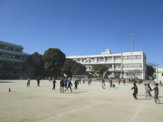 のびのび休みの校庭②