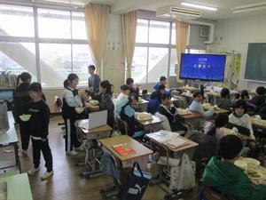 4年生の教室③(お代わり中)