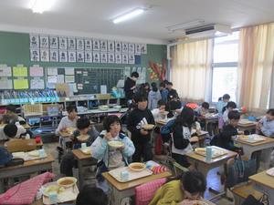 5年生の教室②（お代わり中）
