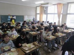 給食時間の６年生③