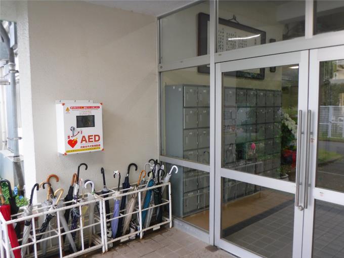 職員玄関のAED