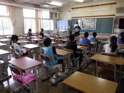 高学年になると話を聞く態度も立派です。