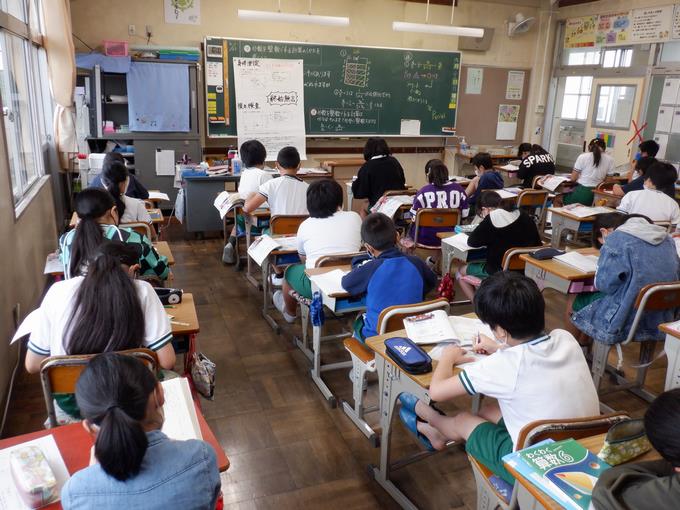 さすが6年生。友達の測定中も静かに自習ができていました。先生がいなくてもしっかりできるのは、とても立派なことです。