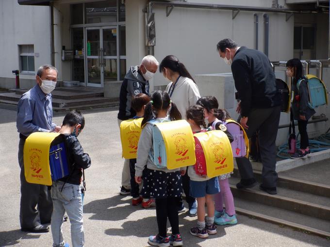 バスで帰る子、ルームに行く子、歩いて帰る子としっかりと下校方法を確認しました。