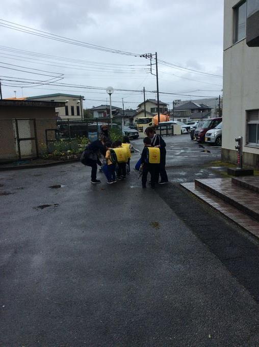 1年生が下校します