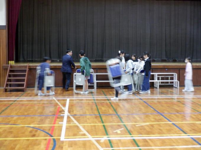 進んで働く６年生